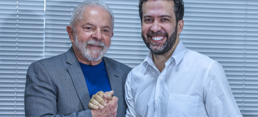 Lula (à esq.) ganhou o apoio do deputado federal André Janones (Avante-MG)