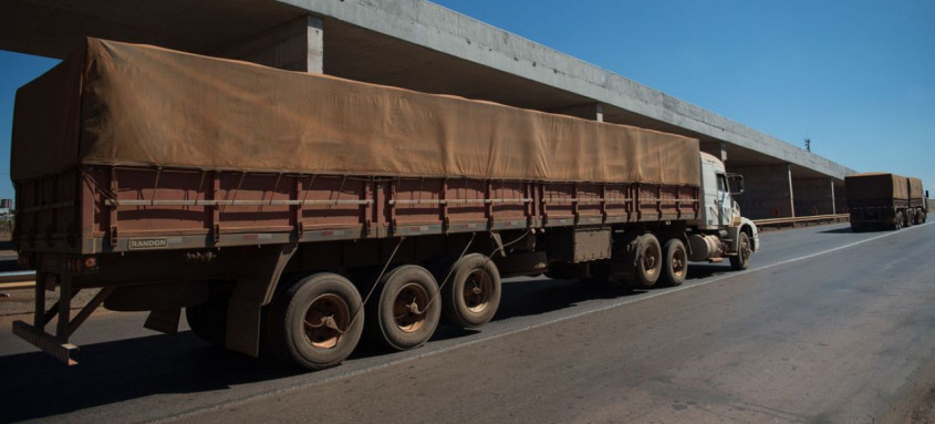 Benefício Caminhoneiro-TAC tem validade até 31 de dezembro de 2022 e será pago em seis parcelas mensais - Foto: Marcelo Camargo/Agência Brasil Benefício Caminhoneiro-TAC tem validade até 31 de dezembro de 2022 e será pago em seis parcelas mensais