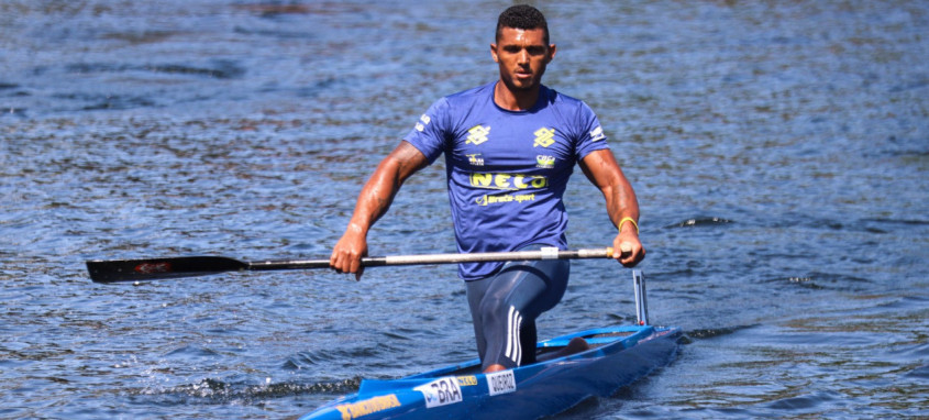 Isaquias Queiroz venceu nesta sexta-feira a semifinal da categoria C1 1000 metros no Mundial de Halifax - Foto: Divulgação / Canoagem Brasileira Isaquias Queiroz venceu nesta sexta-feira a semifinal da categoria C1 1000 metros no Mundial de Halifax