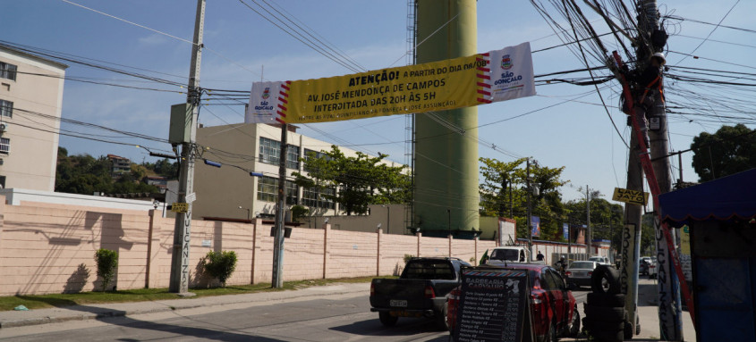 Equipes da Prefeitura estão informando moradores e comerciantes
