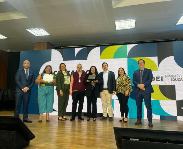 Ciep Brasil-México, en SG, recibe el premio en Brasilia
