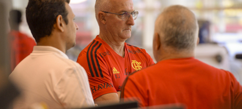 Técnico Dorival Júnior não quer que elenco do Flamengo entre na empolgação da torcida após avançar na Libertadores - Foto: Marcelo Cortes / Flamengo Técnico Dorival Júnior não quer que elenco do Flamengo entre na empolgação da torcida após avançar na Libertadores