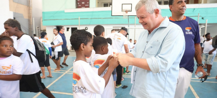 Iniciativa vai beneficiar três mil crianças e adolescentes e oferece mais de 20 modalidades esportivas