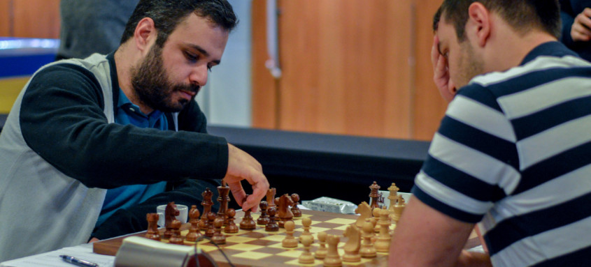 Notícia - Partida simultânea de xadrez reúne 22 jogadores contra campeão  nacional na Udesc Joinville