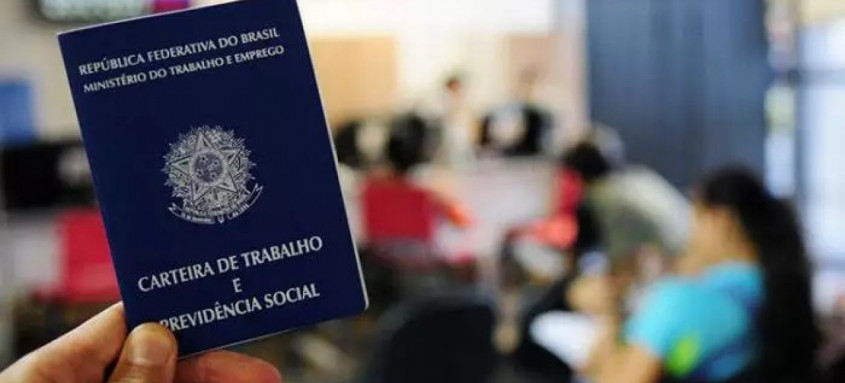 Levantamento de agosto deste ano aponta 4,3 mil novos empregos, superior ao mesmo mês do ano passado, quando foram registradas 3,5 mil vagas - Foto: Pedro Ventura / Agência Brasil Levantamento de agosto deste ano aponta 4,3 mil novos empregos, superior ao mesmo mês do ano passado, quando foram registradas 3,5 mil vagas