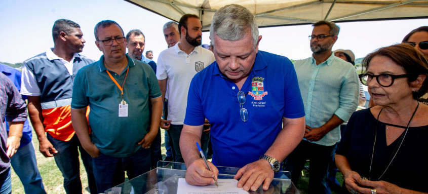 No ato de assinatura do documento, prefeito falou da funcionalidade da obra, que atenderá mobilidade e turismo