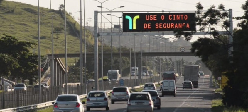 Trecho de rodovia entre Niterói e a divisão do RJ/ES, em Campos dos Goytacazes, receberá 503 mil veículos de novembro entre os dias 11 e 16 de. Concessionária faz alerta sobre o uso do cinto de segurança nos veículos - Foto: Divulgação Trecho de rodovia entre Niterói e a divisão do RJ/ES, em Campos dos Goytacazes, receberá 503 mil veículos de novembro entre os dias 11 e 16 de. Concessionária faz alerta sobre o uso do cinto de segurança nos veículos