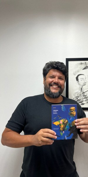 André Diniz também comemora aniversário no lançamento da biografia