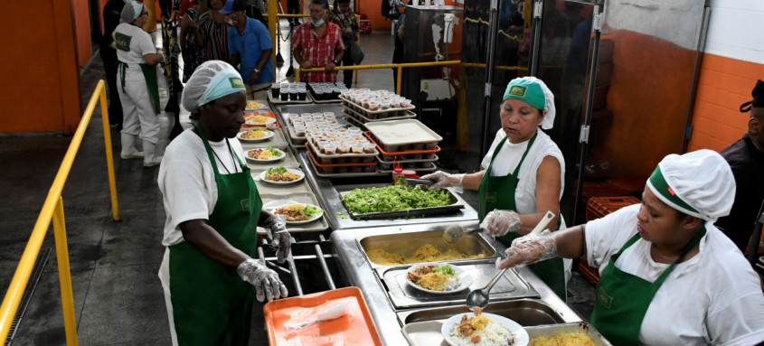 Restaurante Popular Jorge Amado atende também a moradores de outros municípios da Região Metropolitana - Foto: Bruno Eduardo Alves/Divulgação Restaurante Popular Jorge Amado atende também a moradores de outros municípios da Região Metropolitana