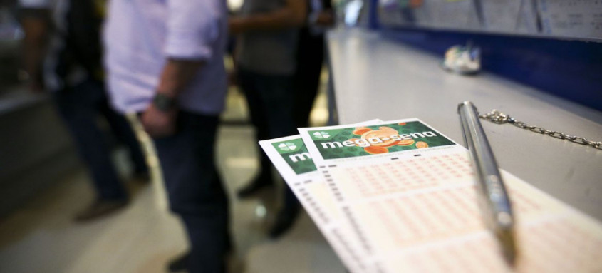 Próximo sorteio será no sábado e apostas podem ser feitas até as 19h
- Foto: Marcelo Camargo/Agência Brasil Próximo sorteio será no sábado e apostas podem ser feitas até as 19h