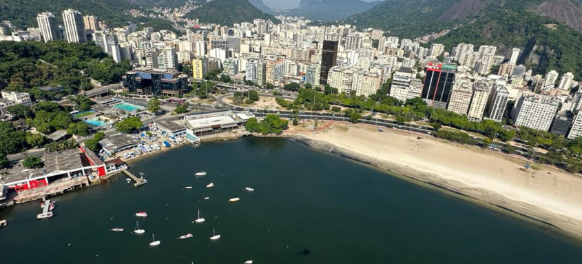 Enseada de Botafogo: em apenas um ano e quatro meses de atuação da Águas do Rio, o cenário ambiental avançou significativamente com fiscalizações - Foto: Divulgação/Projeto Olho Verde/Moscatelli Enseada de Botafogo: em apenas um ano e quatro meses de atuação da Águas do Rio, o cenário ambiental avançou significativamente com fiscalizações