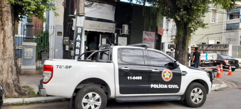 Policiais civis realizaram a prisão em flagrante de um homem acusado de manter uma mulher em cárcere privado - Foto: Divulgação Policiais civis realizaram a prisão em flagrante de um homem acusado de manter uma mulher em cárcere privado
