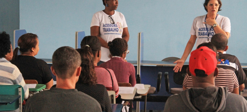 Cursos, para 100 alunos, visam entrada no mercado de trabalho