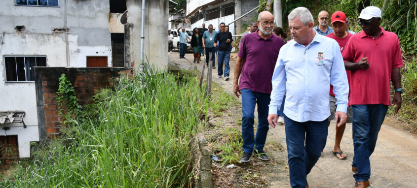 Prefeito de Niterói, Axel Grael, visitou as obras de contenção de encostas no bairro do Maceió - Foto: Bruno Alves / Divulgação Prefeito de Niterói, Axel Grael, visitou as obras de contenção de encostas no bairro do Maceió
