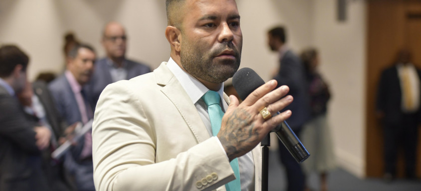 Deputado Filippe Poubel pede instalação de placas informando horários de desligamento dos radares - Foto: Divulgação Deputado Filippe Poubel pede instalação de placas informando horários de desligamento dos radares