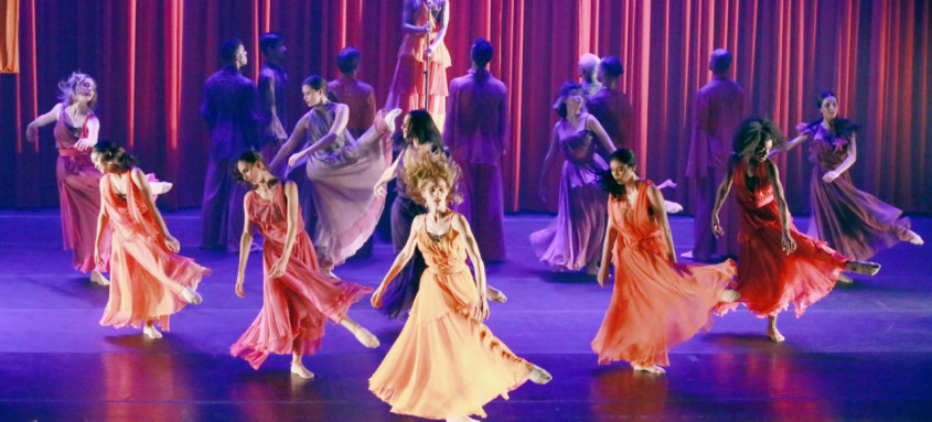 Cia de Ballet Dalal Achcar traz coreografias com diversos elementos
- Foto: Márcia Ribeiro/ Divulgação Cia de Ballet Dalal Achcar traz coreografias com diversos elementos