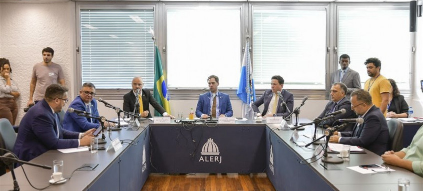 CPI DA ALERJ QUESTIONA REPRESENTANTE DO ECAD SOBRE ADMINISTRAÇÃO DE VALORES DE DIREITOS AUTORAIS - Foto: Octacílio Barbosa/Alerj CPI DA ALERJ QUESTIONA REPRESENTANTE DO ECAD SOBRE ADMINISTRAÇÃO DE VALORES DE DIREITOS AUTORAIS