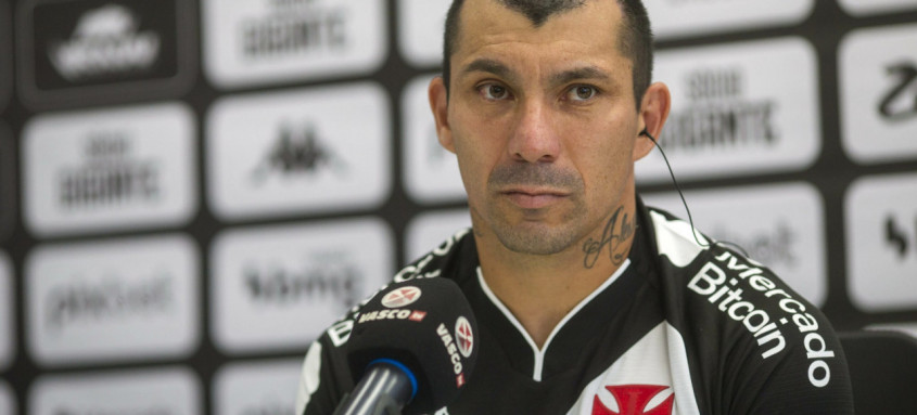 Chileno Gary Medel, de 35 anos, assinou contrato com o Vasco até o fim de 2024 - Foto: Daniel Ramalho / Vasco Chileno Gary Medel, de 35 anos, assinou contrato com o Vasco até o fim de 2024