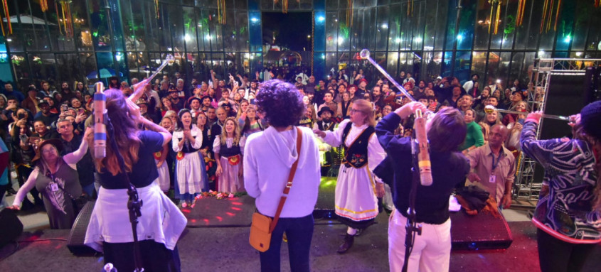 Público de todas as idades acompanhou os shows no Palácio de Cristal 