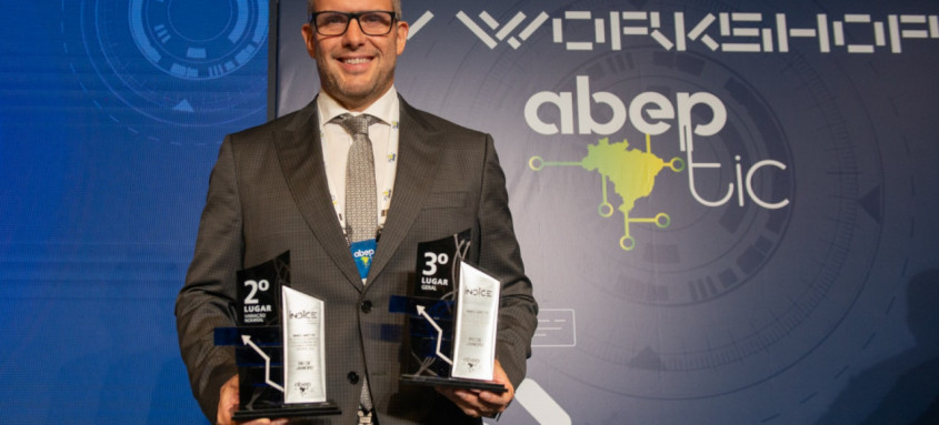 Mauro Farias, secretário de Transformação do Governo do Estado, recebeu a premiação, na noite de quinta-feira, em Brasília, durante o Workshop Abep