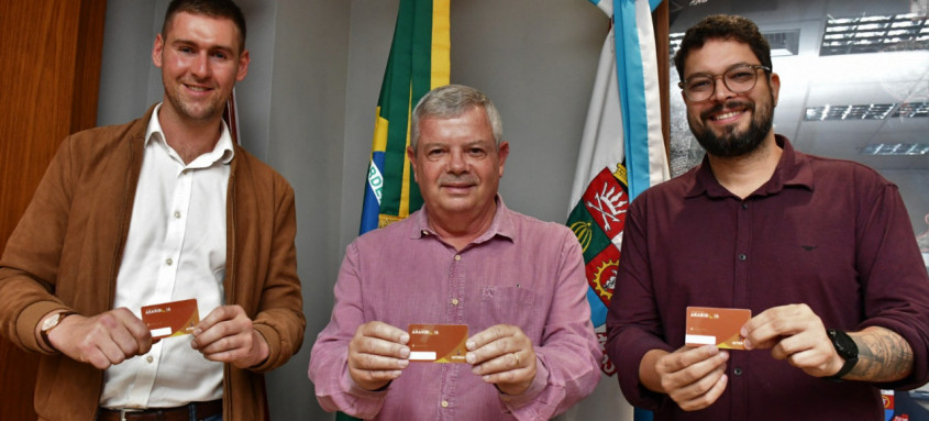 Prefeito recebe parlamentar irlandês para apresentar Moeda Social Arariboia - Foto: Bruno Eduardo Alves/Prefeitura de Niterói Prefeito recebe parlamentar irlandês para apresentar Moeda Social Arariboia