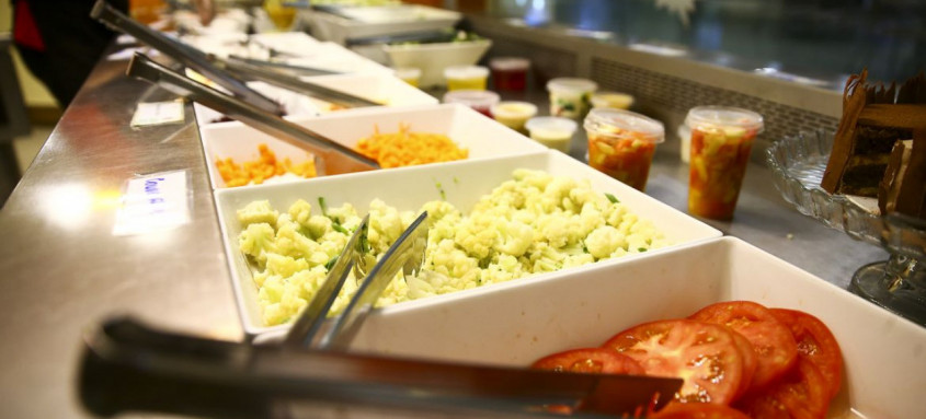 Refeições: trabalhadores querem mais opções de restaurantes e mercados - Foto: Marcelo Camargo/Agência Brasil Refeições: trabalhadores querem mais opções de restaurantes e mercados