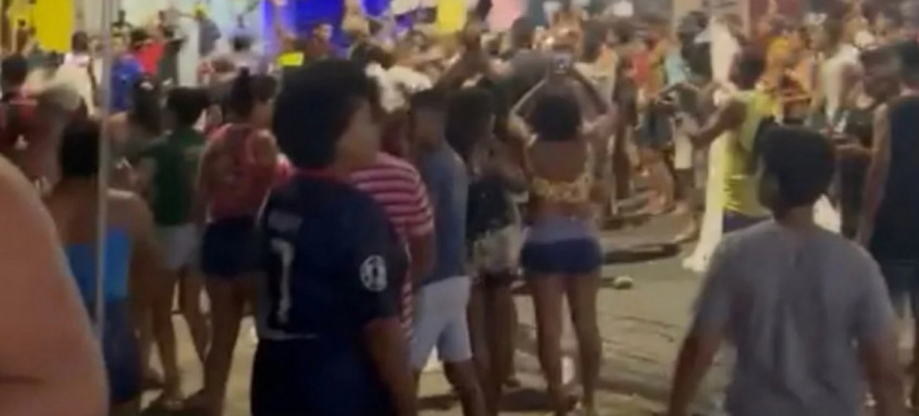 Policiais dispersaram o ato. Jovem foi baleado em operação policial
