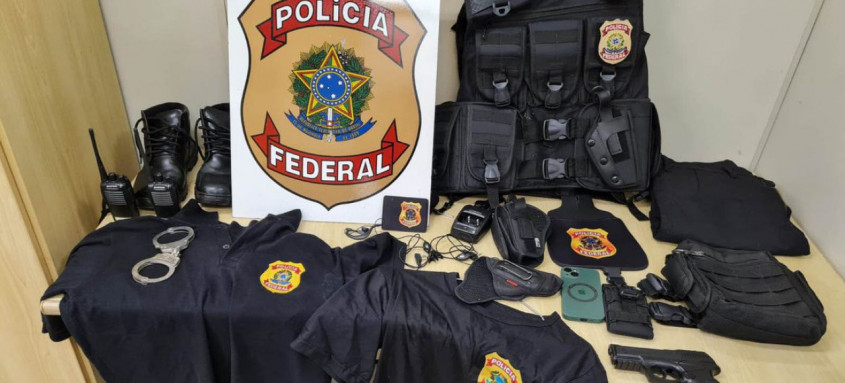 Investigado tinha fotos em seu celular com falso uniforme da corporação