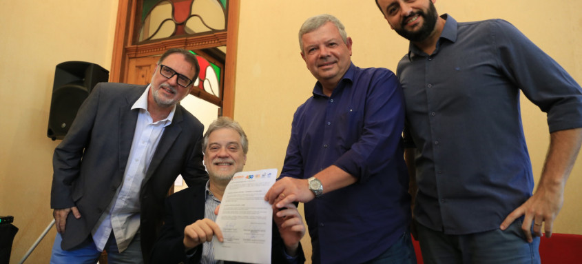Leonardo Guelman, Antonio Claudio, Axel Grael e Fernando Brandão selaram o acordo de parceria em prol da cultura - Foto: Alex Ramos/Prefeitura de Niterói Leonardo Guelman, Antonio Claudio, Axel Grael e Fernando Brandão selaram o acordo de parceria em prol da cultura