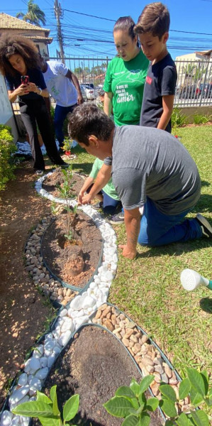 Hospital de Araruama faz jardim para homenagear quem ajudou a salvar vidas