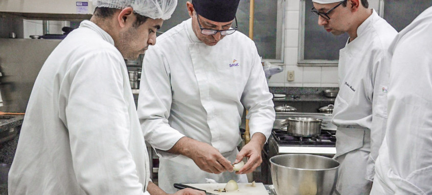 Curso para qualificação em confeitaria será oferecido na unidade Senac Petrópolis, com início em 17 de novembro - Foto: Divulgação Curso para qualificação em confeitaria será oferecido na unidade Senac Petrópolis, com início em 17 de novembro