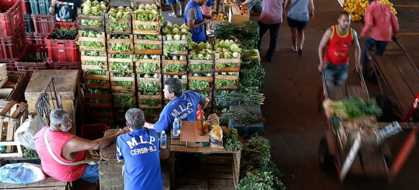 Mercadorias na Ceasa: oferta apresentou variação devido a atrasos ou acelerações na maturação dos produtos - Foto: Tânia Rego/Agência Brasil Mercadorias na Ceasa: oferta apresentou variação devido a atrasos ou acelerações na maturação dos produtos