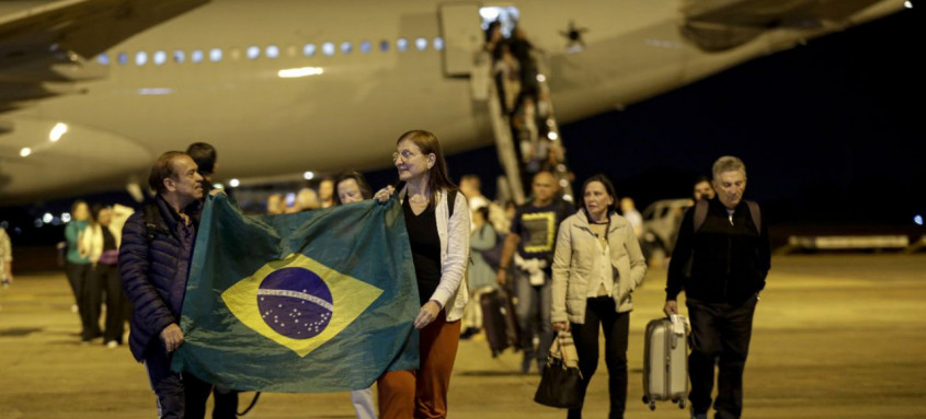 Mais de 1,4 mil brasileiros foram repatriados pelo governo federal desde o último dia 10 - Foto: Joédson Alves / Agência Brasil Mais de 1,4 mil brasileiros foram repatriados pelo governo federal desde o último dia 10