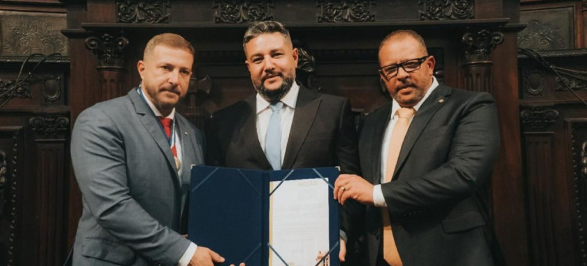Hédio Mataruna Delaroli recebe Prêmio Anna Nery da Saúde no Palácio Tiradentes
