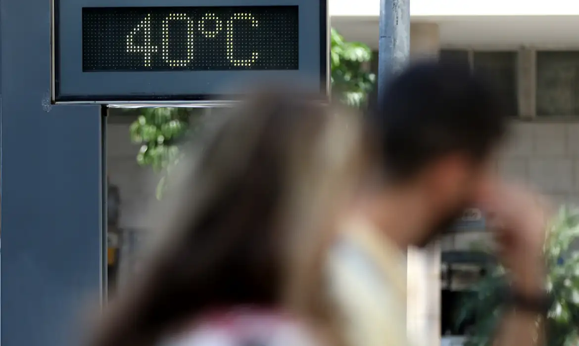 País vem enfrentando uma onda de forte calor nos últimos dias
