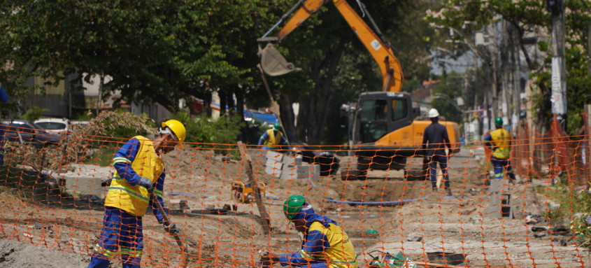 Rua Jaime Figueiredo está recebendo drenagem em mais uma parte da via
- Foto: Renan Otto/Prefeitura de São Gonçalo Rua Jaime Figueiredo está recebendo drenagem em mais uma parte da via