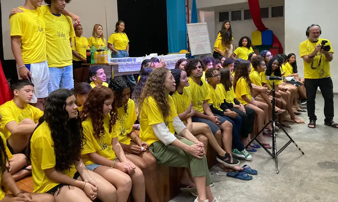 Projeto visa estimular o debate sobre suicídio entre jovens como forma de promoção da saúde mental - Foto: Divulgação Projeto visa estimular o debate sobre suicídio entre jovens como forma de promoção da saúde mental