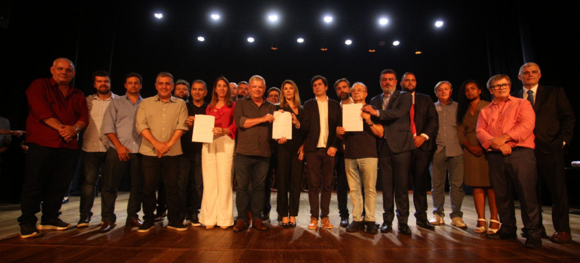 Prefeito Axel Grael recebeu em Niterói dezenas de prefeitos onde trataram da renovação da concessão do serviço - Foto: Lucas Benevides / Divulgação Prefeito Axel Grael recebeu em Niterói dezenas de prefeitos onde trataram da renovação da concessão do serviço