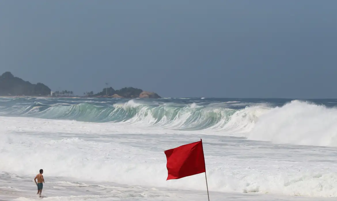 Estudo da plataforma Human Climate Horizons (HCH) indica que o nível do mar poderá subir entre 20.09 cm e 24.27 cm junto à costa brasileira, até 2059 Tânia Rêgo / Agência Brasil