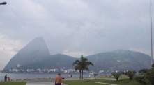 As temperaturas continuarão subindo na quinta (7) e os termômetros devem marcar entre 38°C e 22°C. Com ventos moderados, a previsão também é de tempo instável.
Leonardo Lucena