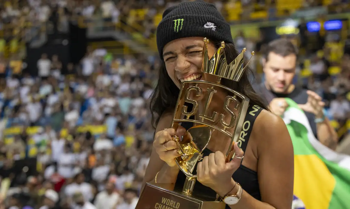 A maranhense de 15 anos garantiu o bicampeonato da competição com o total de 31,9 pontos na decisão, na qual superou a japonesa Momiji Nishiya (2ª colocada com 30,6 pontos) e a norte-americana Paige Heyn (3ª colocada com 28,8 pontos). © Julio Detefon/CBSK/Direitos Reservados