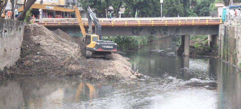 Serviço de limpeza no Rio Alcântara vai minimizar impacto das chuvas em São Gonçalo - Foto: Julio Diniz / Divulgação Serviço de limpeza no Rio Alcântara vai minimizar impacto das chuvas em São Gonçalo