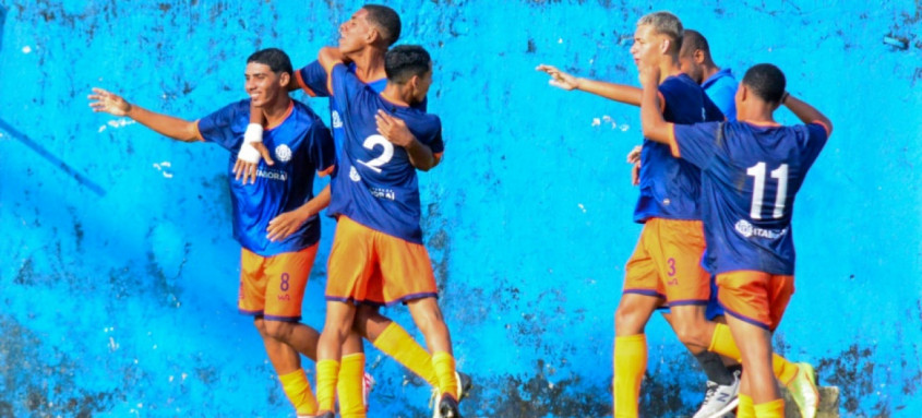 Garotada do Itaboraí conquistou a Liga Estadual Sub-17 após vitória sobre Seleção de Queimados por 3 a 0 - Foto: Divulgação Garotada do Itaboraí conquistou a Liga Estadual Sub-17 após vitória sobre Seleção de Queimados por 3 a 0