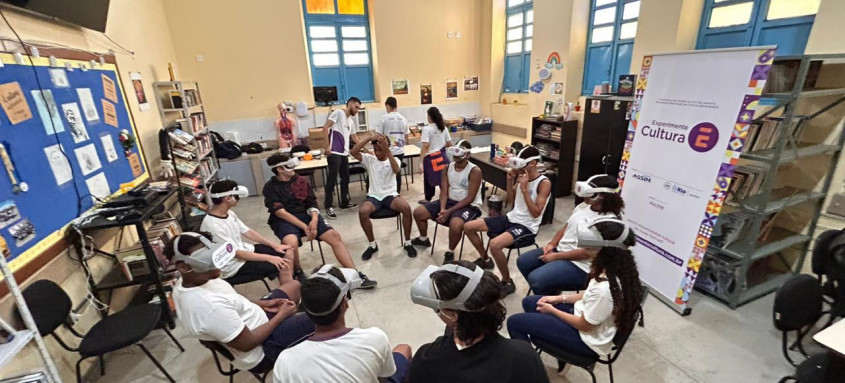 Através do Experimente Cultura, mais de 6 mil alunos de 65 escolas do Rio visitaram museus do Rio e do exterior utilizando realidade virtual e inteligência artificial - Foto: Divulgação Através do Experimente Cultura, mais de 6 mil alunos de 65 escolas do Rio visitaram museus do Rio e do exterior utilizando realidade virtual e inteligência artificial