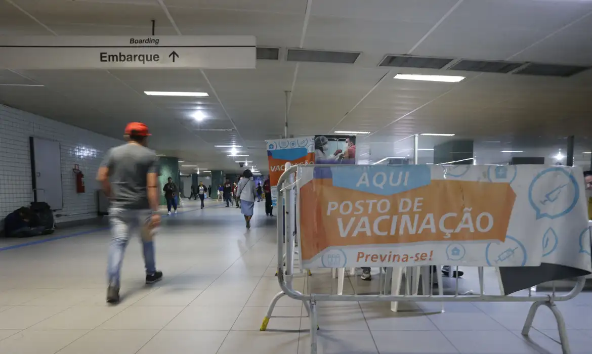 Surgimento de novas variantes da covid-19 é principal temor entre os brasileiros adultos - Foto: Paulo Pinto / Agência Brasil Surgimento de novas variantes da covid-19 é principal temor entre os brasileiros adultos