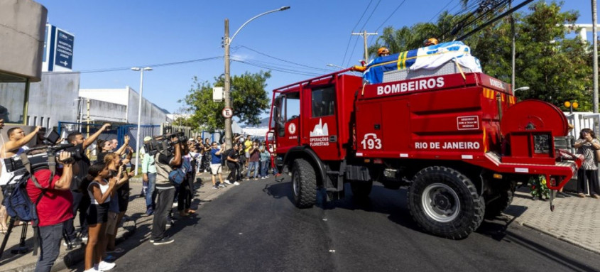 Ex-técnico recebeu homenagens durante velório sede da CBF até às 16h
