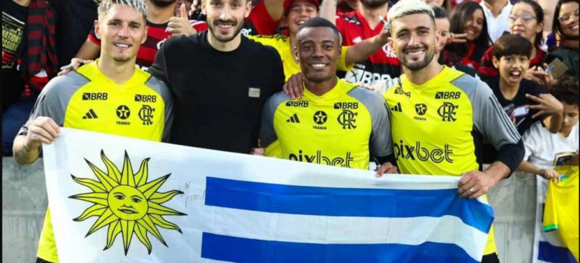 Matías Viña é regularizado no BID e está perto de estrear