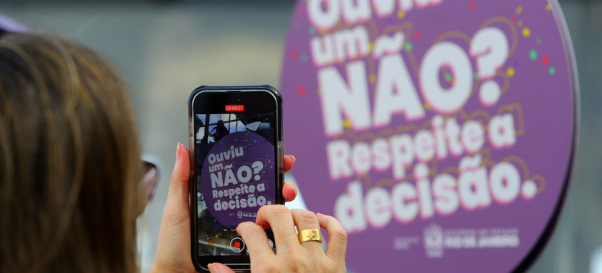 Serão exibidas mensagens de alerta a homens e mulheres para crimes como assédio e importunação, visando um Carnaval seguro para as mulheres
- Foto: Philippe Lima Serão exibidas mensagens de alerta a homens e mulheres para crimes como assédio e importunação, visando um Carnaval seguro para as mulheres
