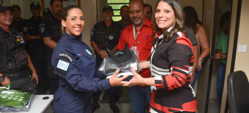 O fardamento de tecido mais leve  foi bem recebido pelos agentes