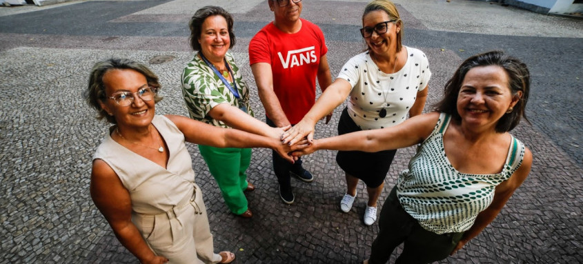 Alunos jovens e adultos recebem o diploma do Encceja e já planejam ingressar na faculdade - Foto: Ernesto Carriço Alunos jovens e adultos recebem o diploma do Encceja e já planejam ingressar na faculdade
